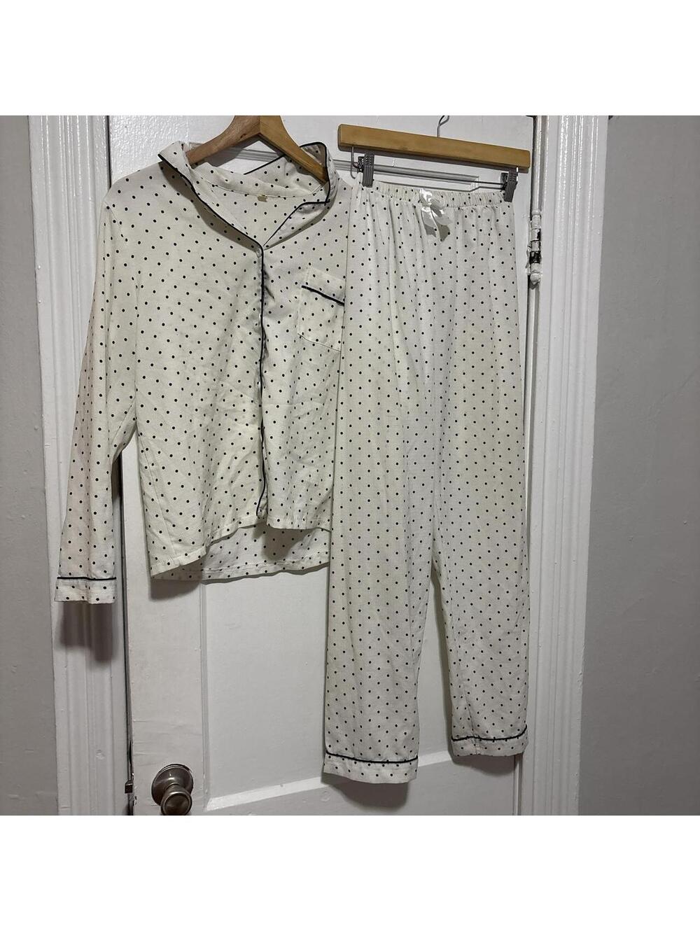 Unbranded Women's White and Cream Pajama